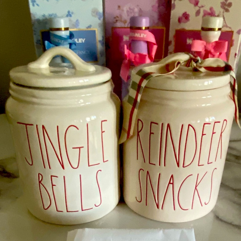 🧑‍🎄Jingle Bells Canister 
🧑‍🎄Reindeer Snacks Canister